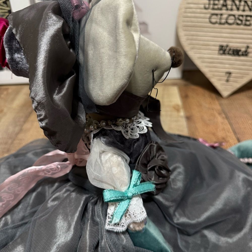 Victorian Decorative Mouse Handmade - Picture 11 of 16